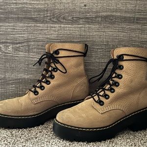 Tan Leona Doc’s